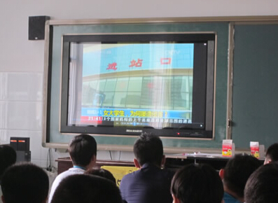 計(jì)算機(jī)部組織學(xué)生觀看安全教育片