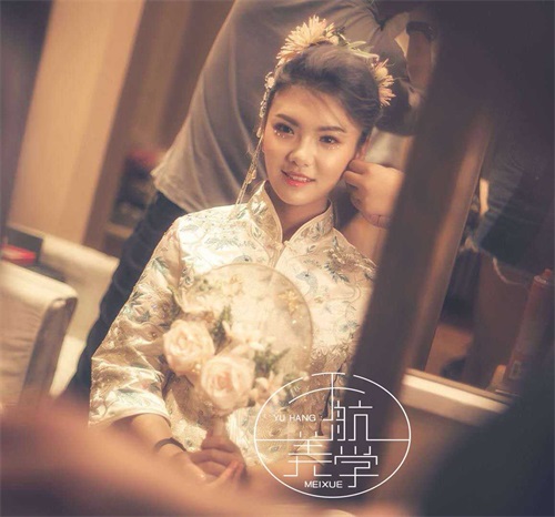  唐山學新娘跟妝去哪里靠譜？