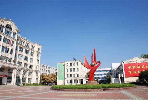 青島中魯中等專業(yè)學(xué)校校址在哪兒？如何報(bào)名？