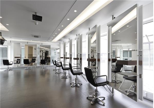 想學(xué)美容美發(fā)？就到煙臺(tái)標(biāo)榜美容美發(fā)培訓(xùn)學(xué)校，夠?qū)I(yè)！