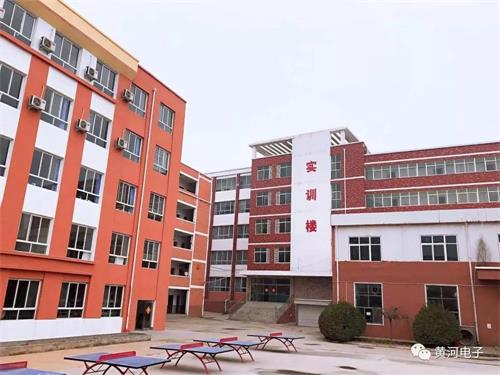 洛陽(yáng)哪所學(xué)校適合學(xué)習(xí)美容美發(fā)？