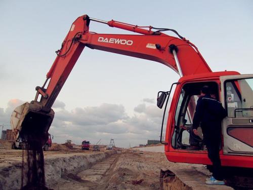 想學最好的挖掘機技術，就到濟南駿大挖掘機培訓學校