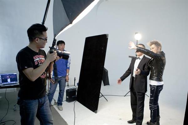 邢臺(tái)市飛翔攝影化妝學(xué)校：手持?jǐn)z影有哪些技巧？