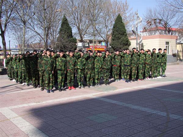 保定新興工業(yè)技工學校舉行新生軍訓閉營式