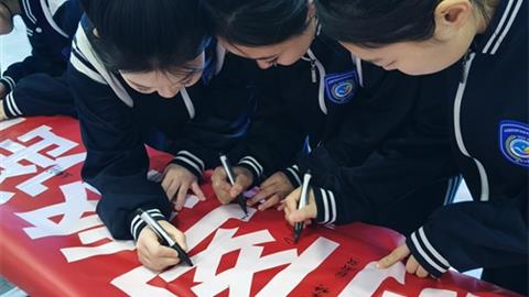 抵制網(wǎng)絡(luò)謠言 共建清朗校園——豐潤綜合職教中心舉報辟謠進(jìn)校園活動圓滿落幕